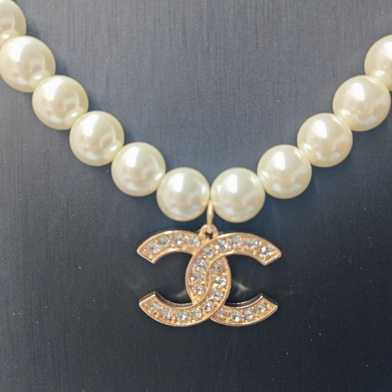 Stylish women's pearl Necklace
