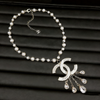 Fashionable women's pearl Pendant Necklace