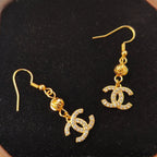 Women's fashion earrings