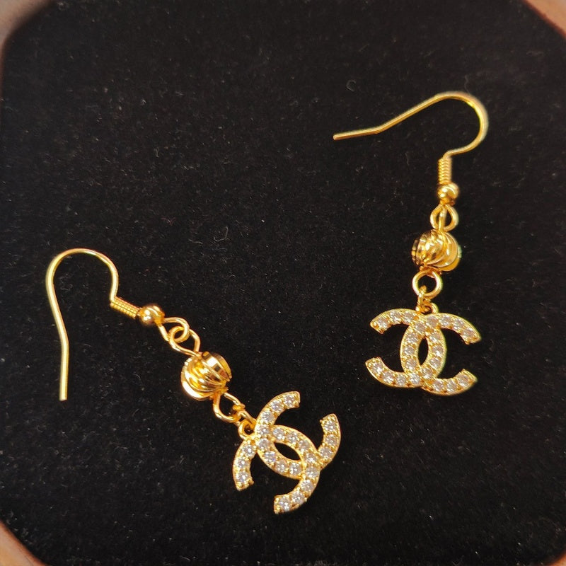 Women's fashion earrings