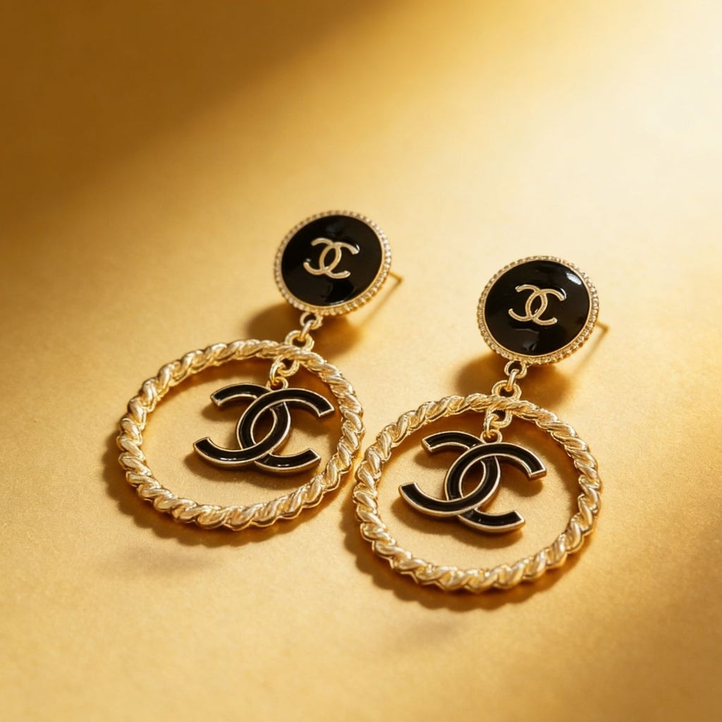 Stylish and exquisite fashion high-end hoop earrings