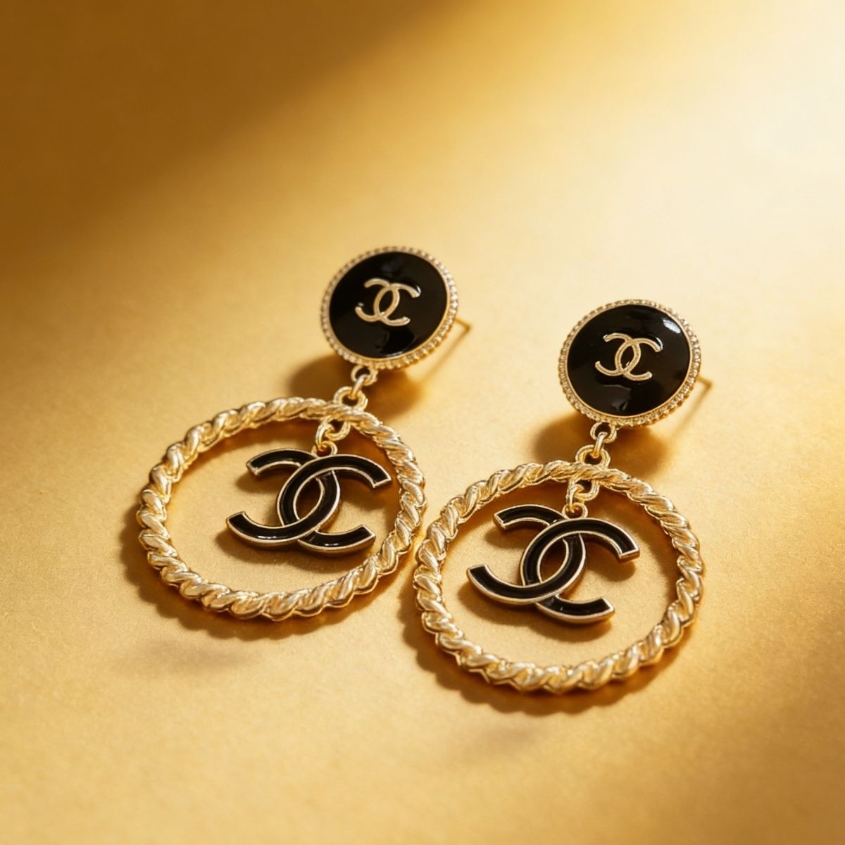Stylish and exquisite fashion high-end hoop earrings