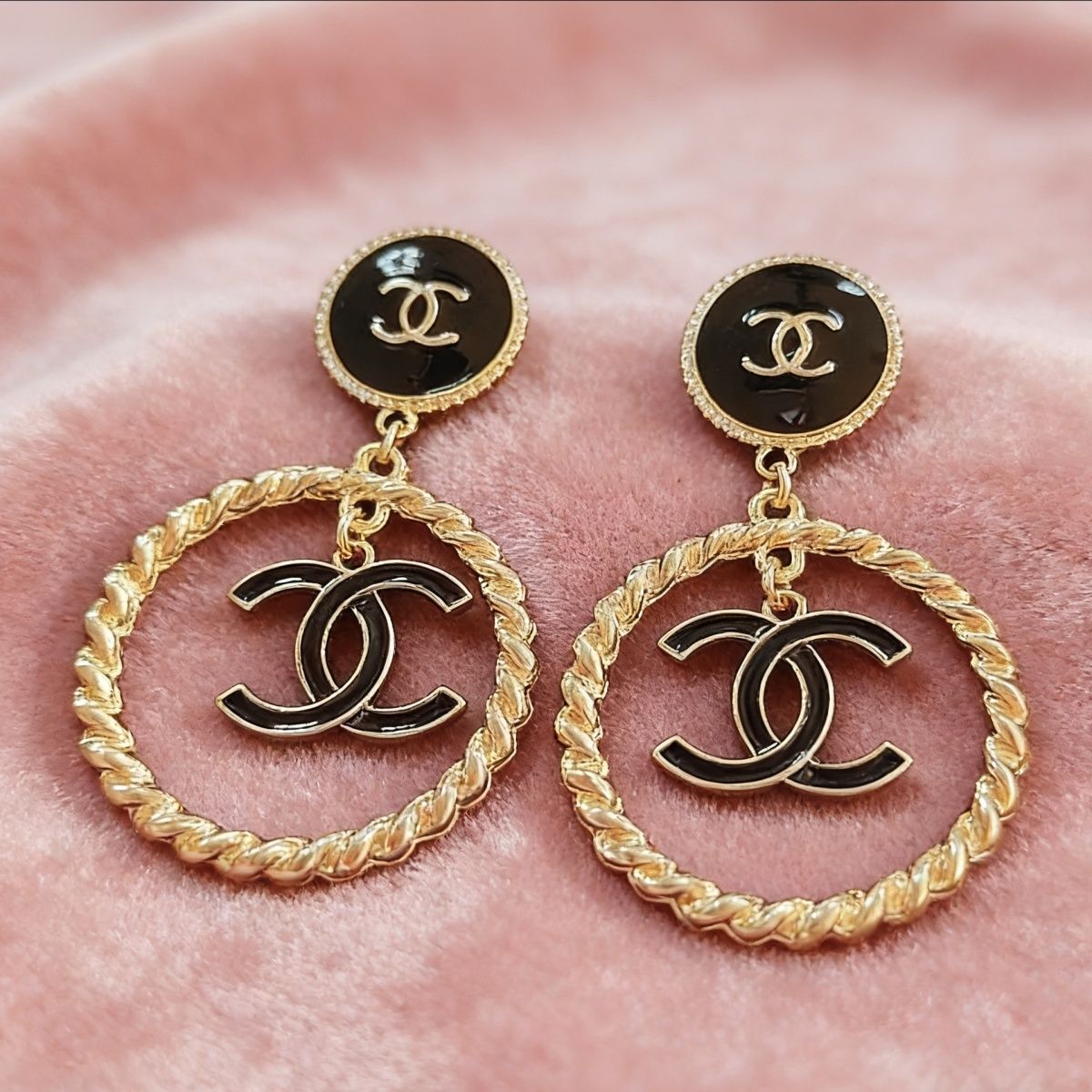 Stylish and exquisite fashion high-end hoop earrings