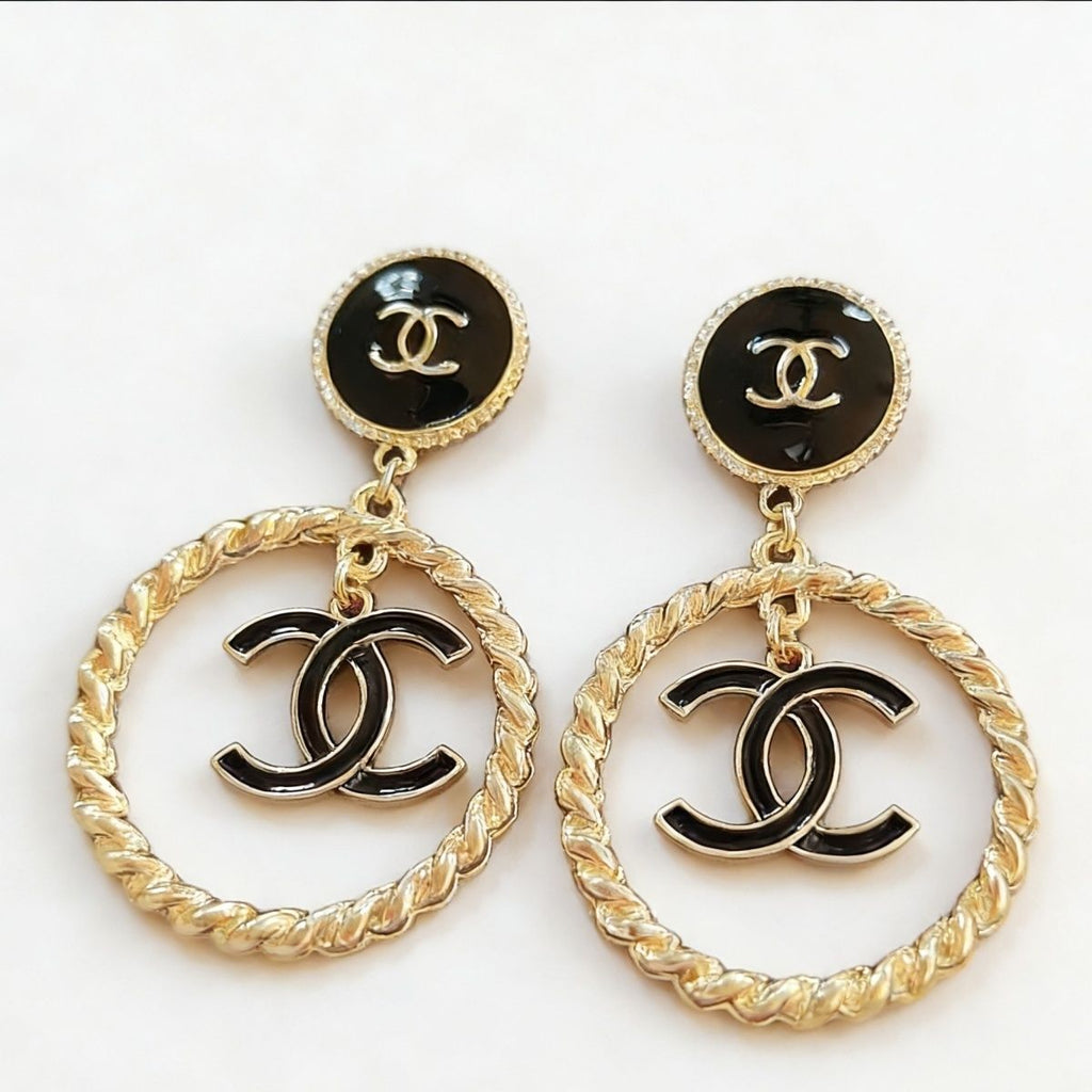 Stylish and exquisite fashion high-end hoop earrings