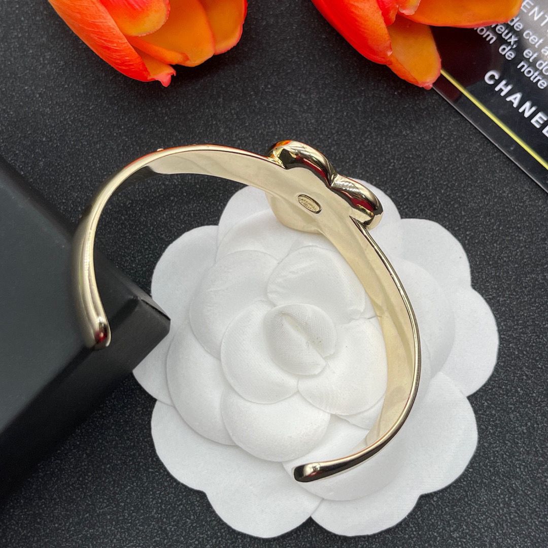 Women's Fashion Heart-Shaped Crystal Bracelet
