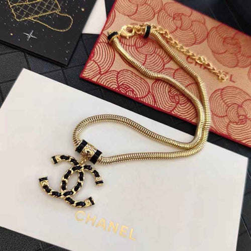 Fashionable and luxurious necklace