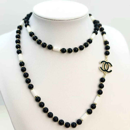 Fashionable and luxurious necklace