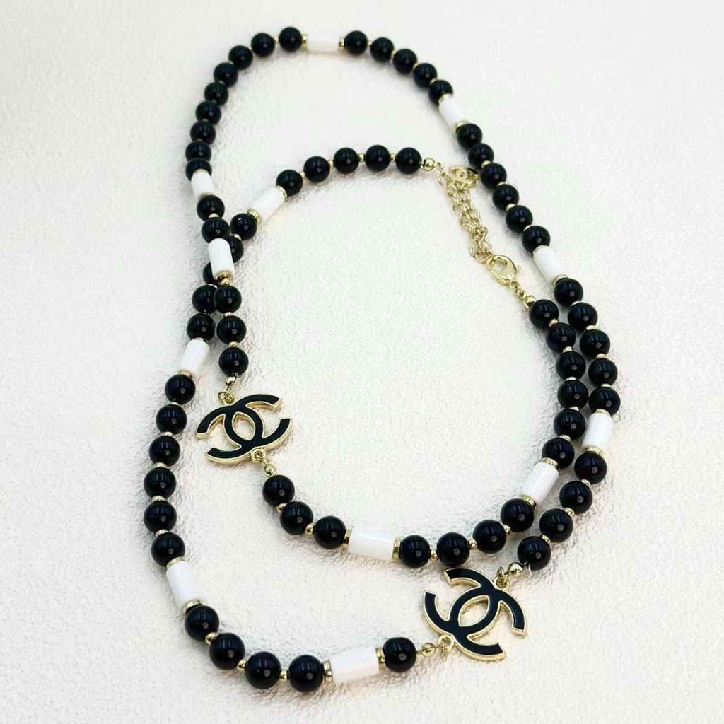 Fashionable and luxurious necklace