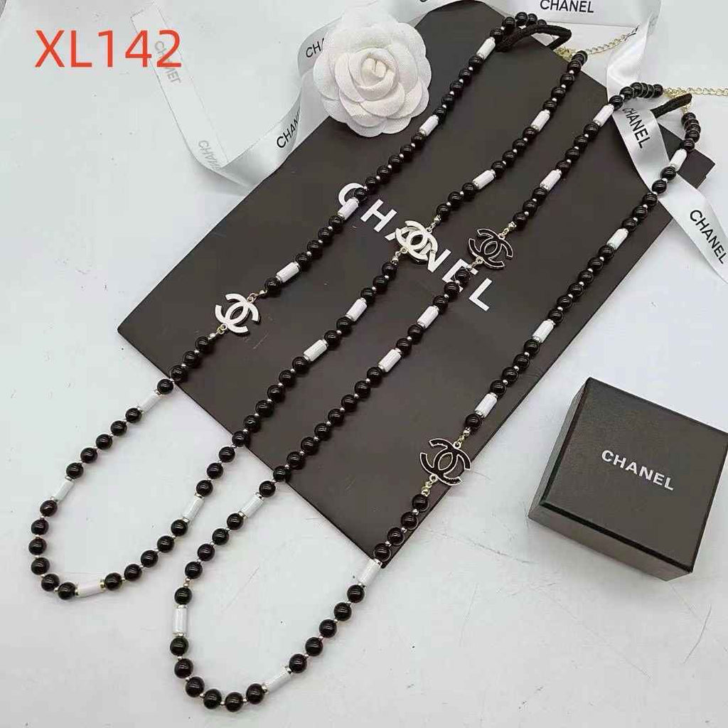 Fashionable and luxurious necklace