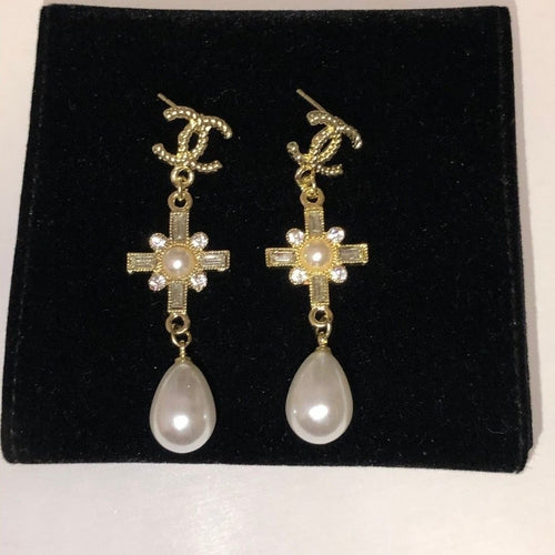 Elegant women's earrings