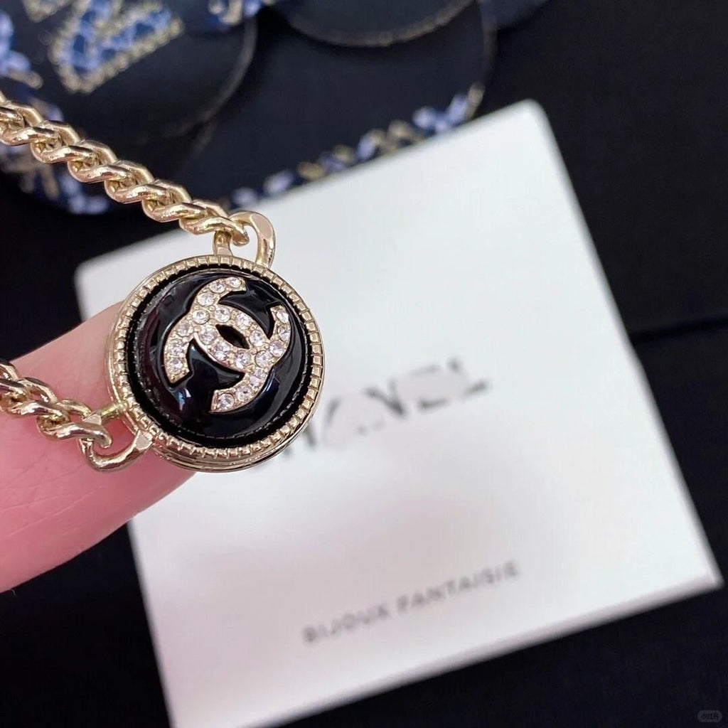 Fashionable retro French necklace