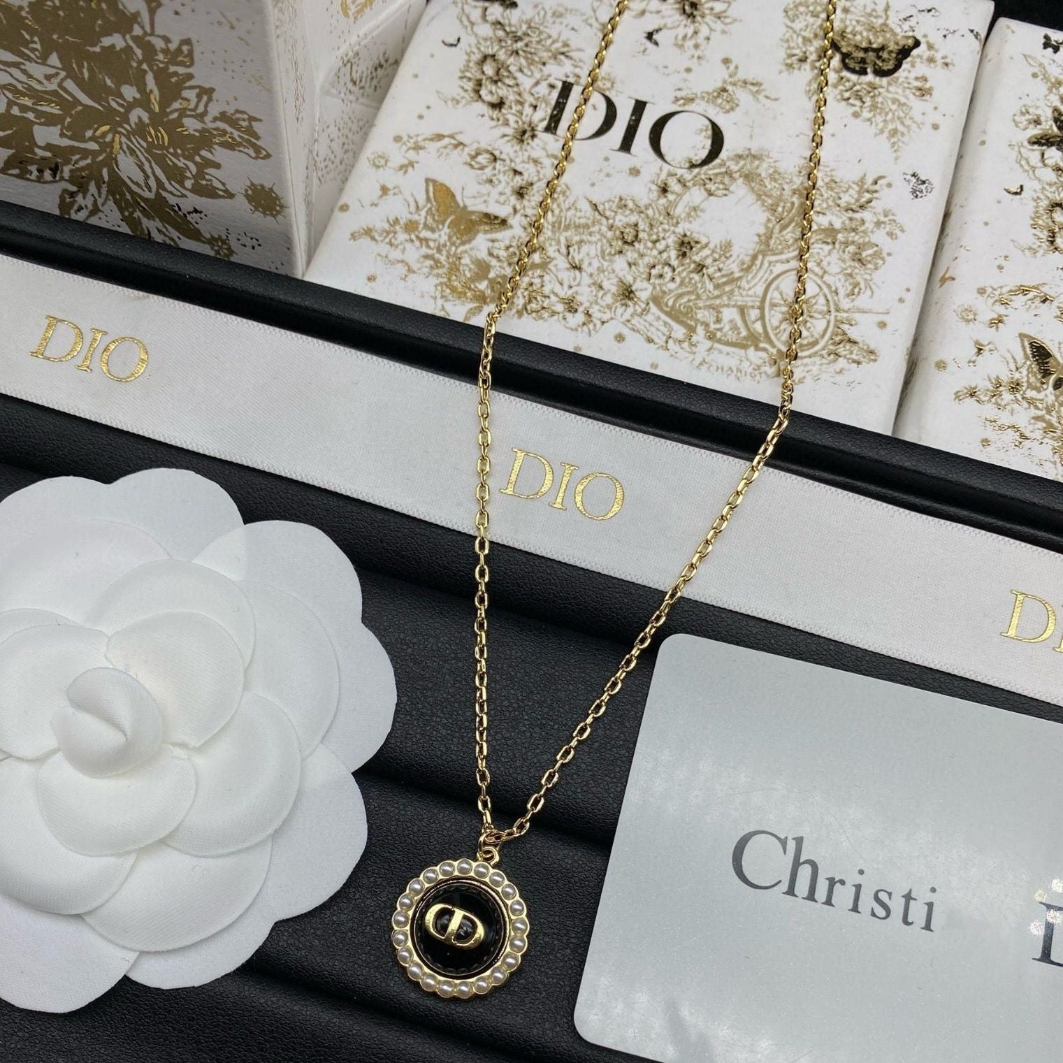 Fashionable retro French necklace
