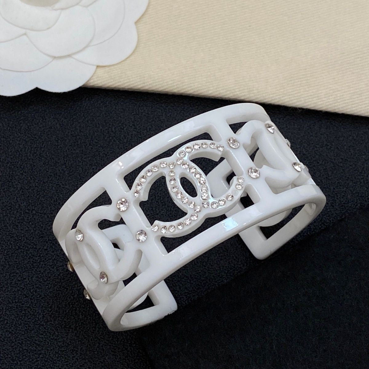 Acrylic fashion bracelet