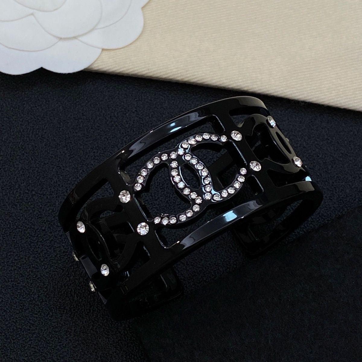 Acrylic fashion bracelet