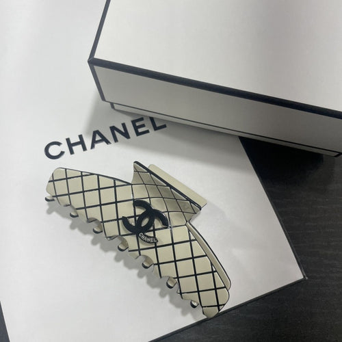 Fashion Acrylic Hair Clip – Black & White | Trendy Hair Accessories for Women