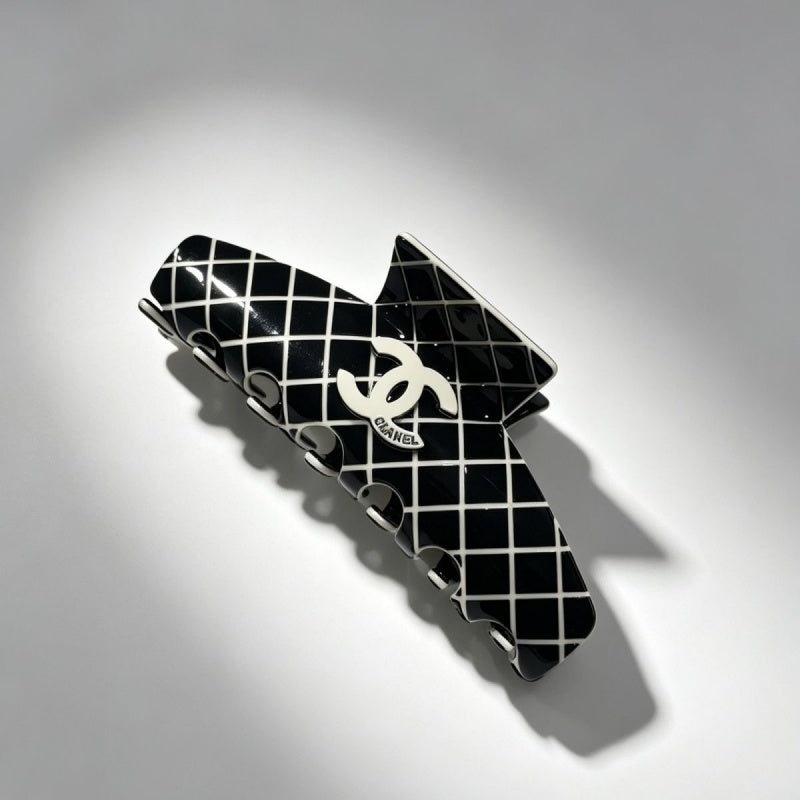 Fashion Acrylic Hair Clip – Black & White | Trendy Hair Accessories for Women