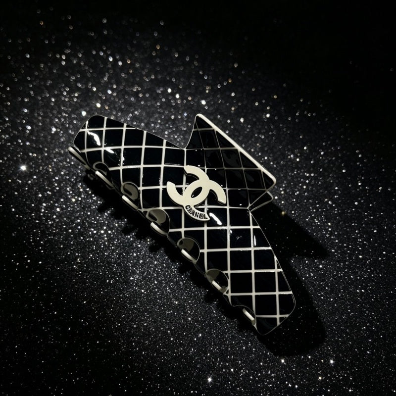 Fashion Acrylic Hair Clip – Black & White | Trendy Hair Accessories for Women