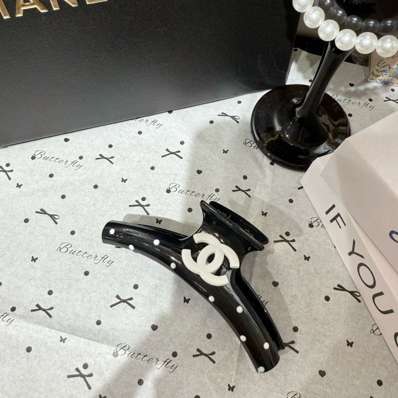 Fashion Acrylic Hair Clip – Black & White | Trendy Hair Accessories for Women