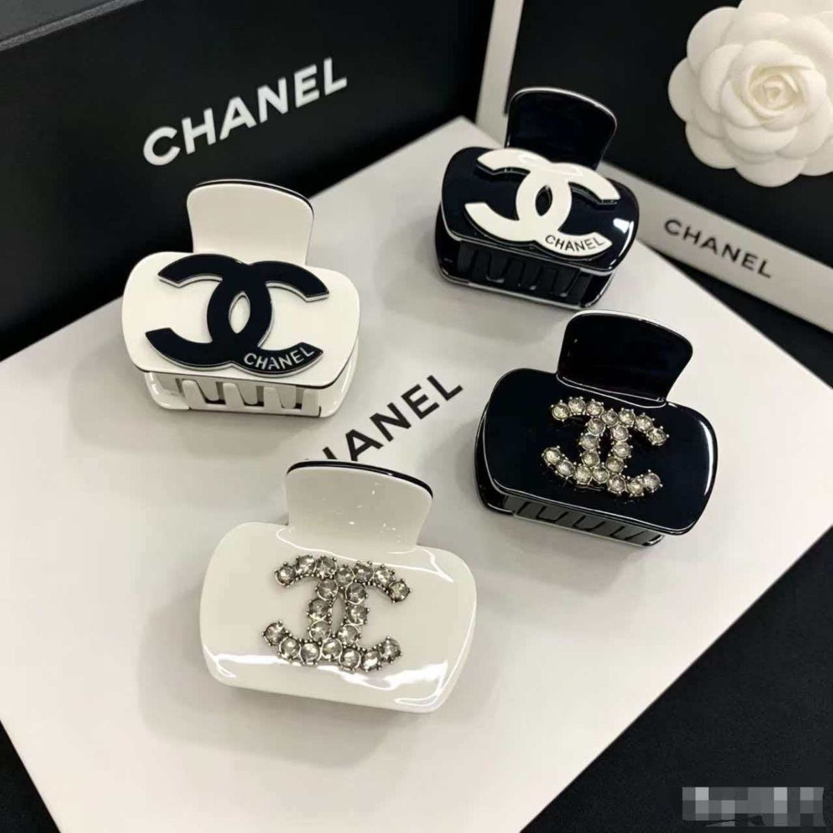 Fashion Acrylic Hair Clip – Black & White | Trendy Hair Accessories for Women