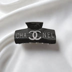 Street Trend Acrylic Hair Clip – Black & White | Bold Hair Accessories for Women