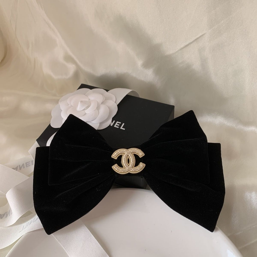 Chic Velvet Hair Clip 10cm – Black | Elegant French Style Hair Accessories for Women