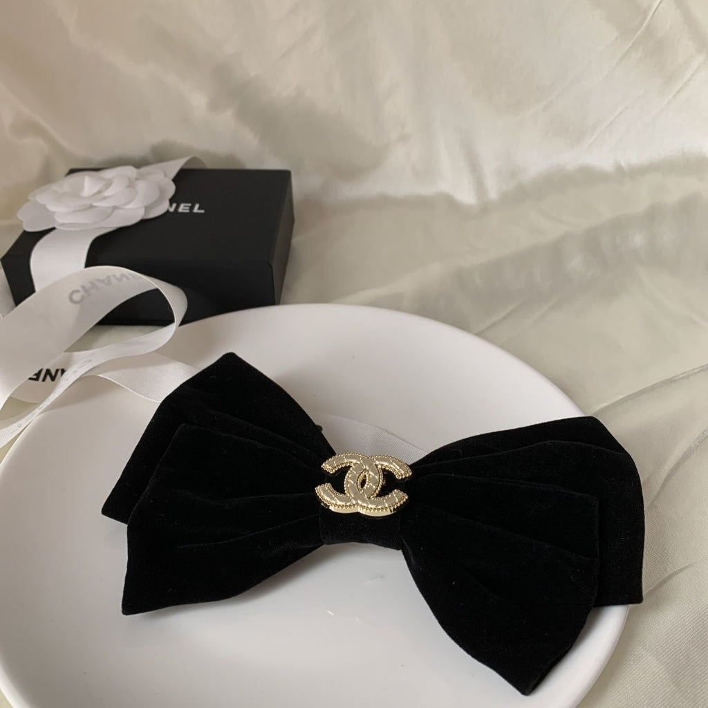 Chic Velvet Hair Clip 10cm – Black | Elegant French Style Hair Accessories for Women