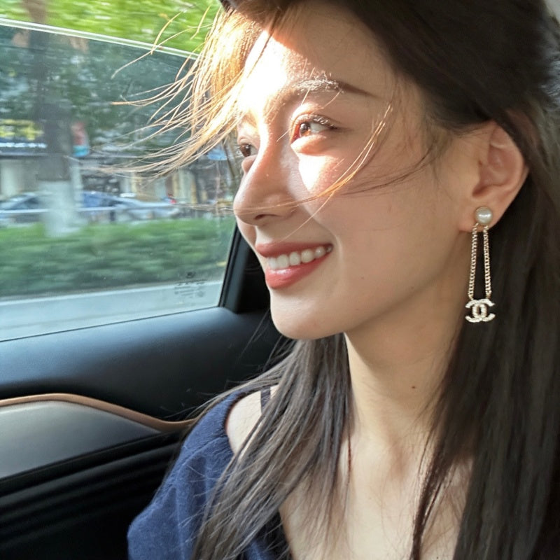 Fashionable high-end earrings for women