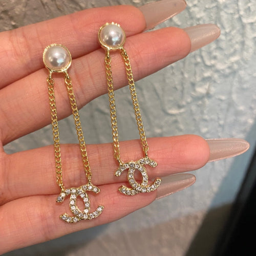 Fashionable high-end earrings for women