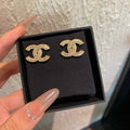 Fashionable women's high-end earrings