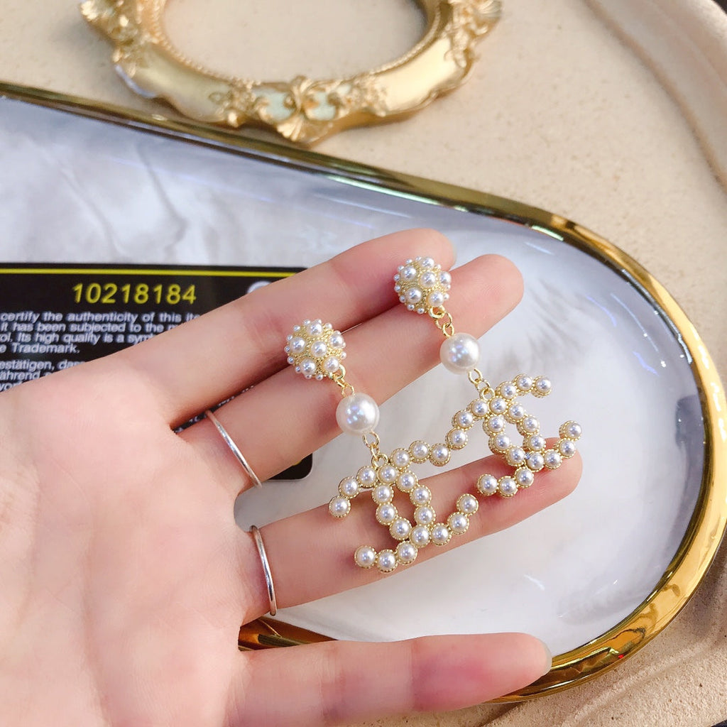 Women's earrings