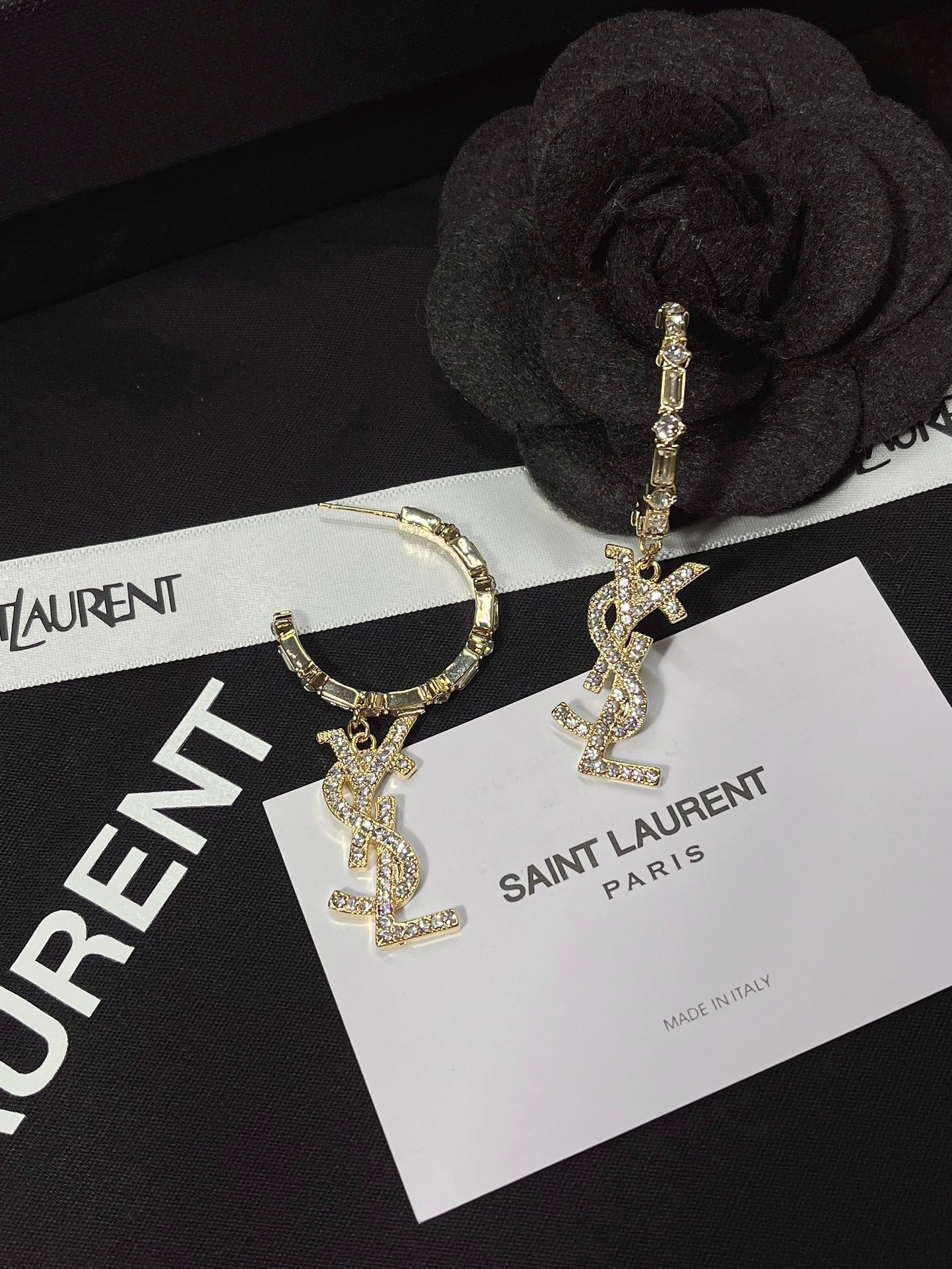 Women's fashion earrings