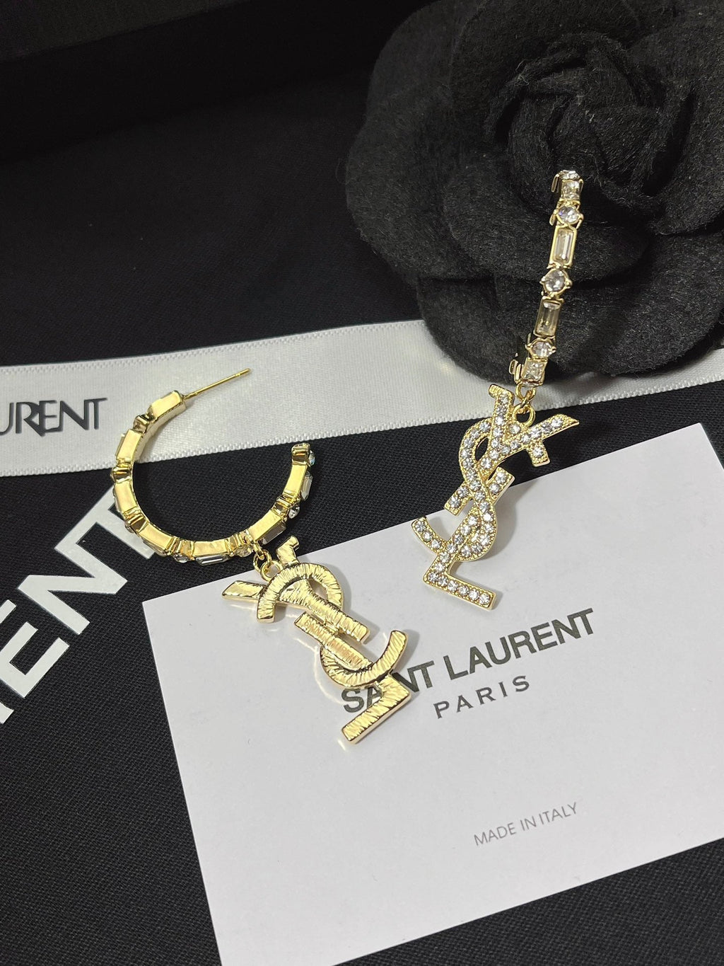Women's fashion earrings