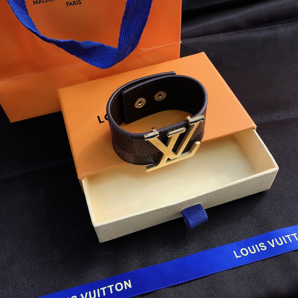 Women's fashion bracelet