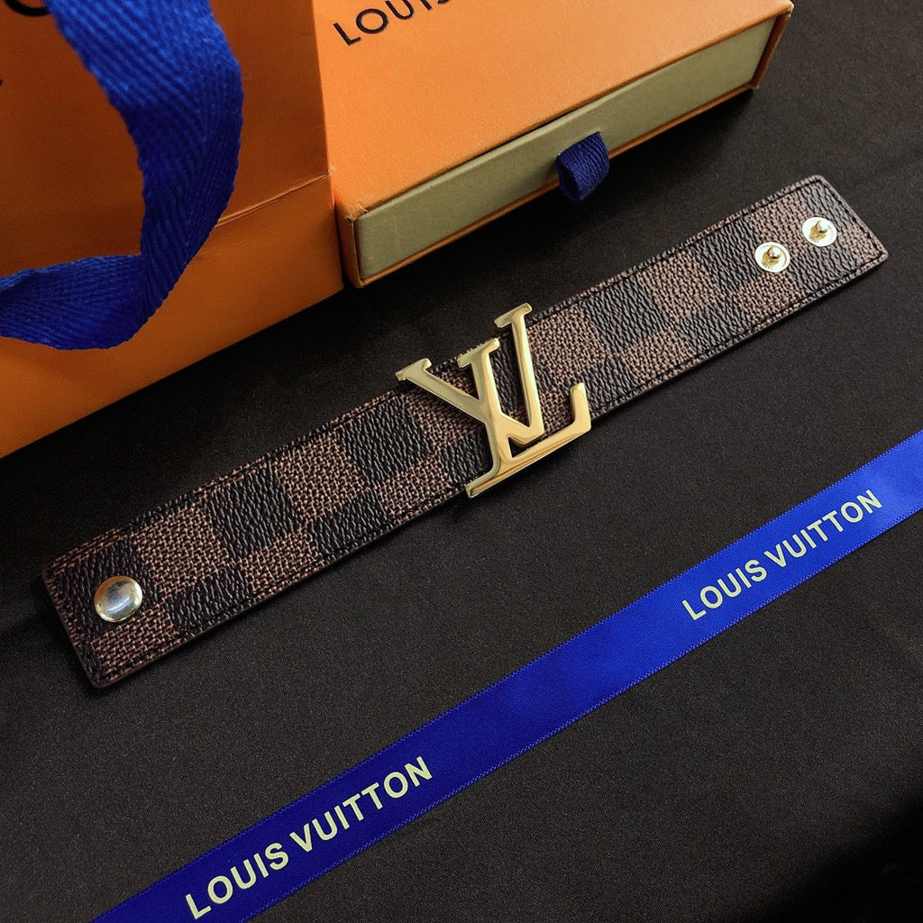 Women's fashion bracelet